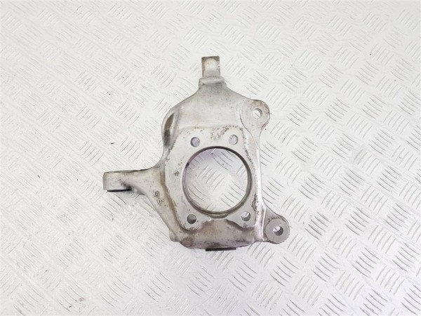 Кулак поворотный правый lexus nx az20