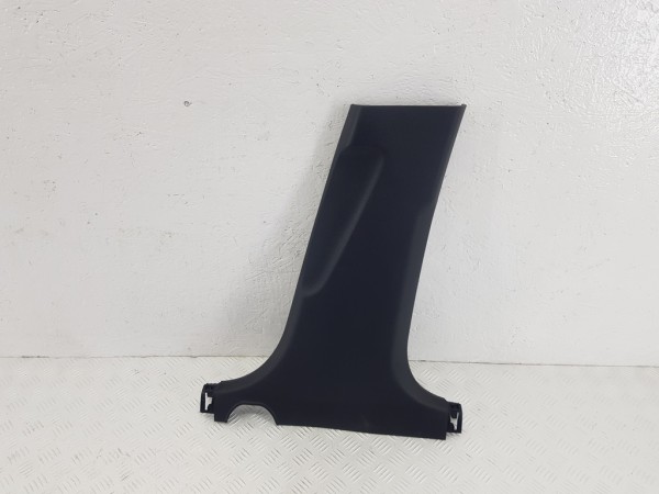 Обшивка стойки центральной правой kia stinger