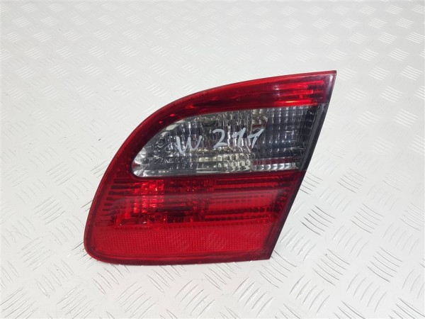 Фонарь крышки багажника правый mercedes e w211