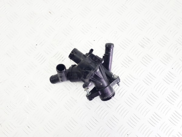 Корпус термостата mercedes gla x156