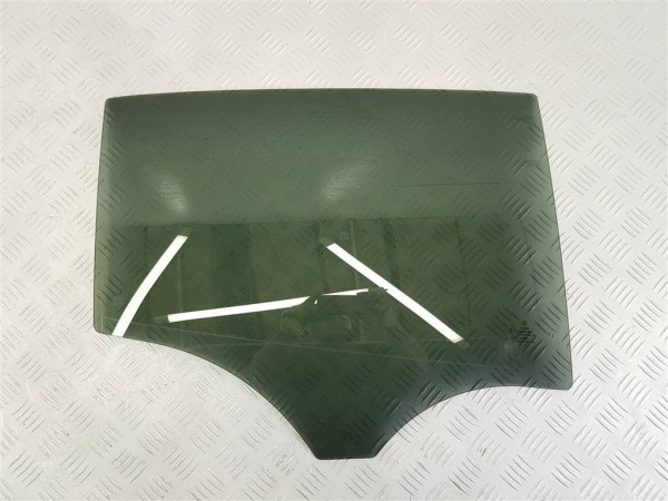 Стекло двери задней правой mercedes gla x156