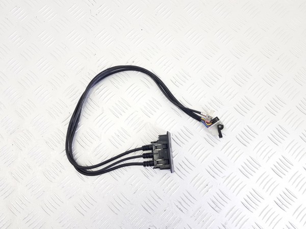 Разъем AUX / USB mercedes e w214
