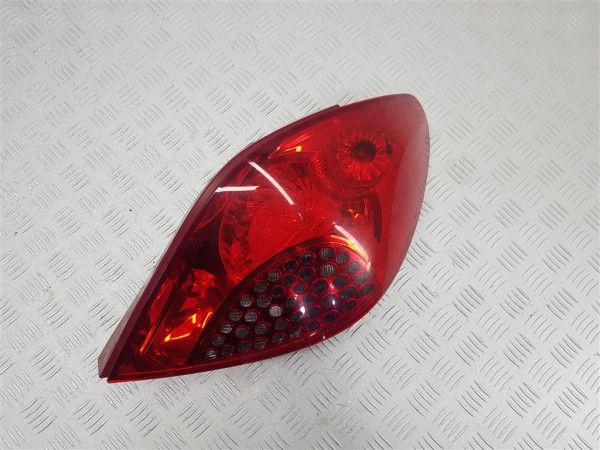 Фонарь задний правый peugeot 207