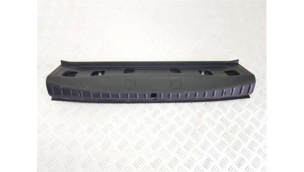 Накладка внутренняя на заднюю панель кузова (багажника) bmw 5 g30/g31