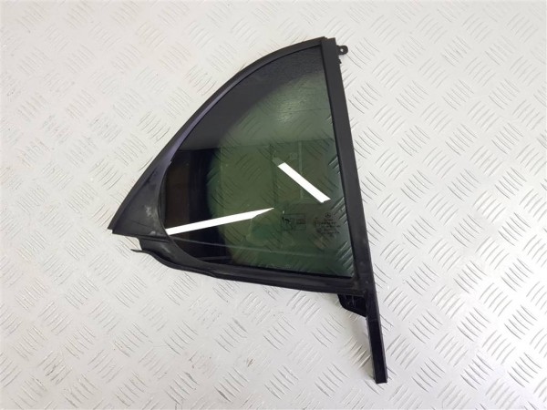 Стекло двери задней правой mercedes gla x156