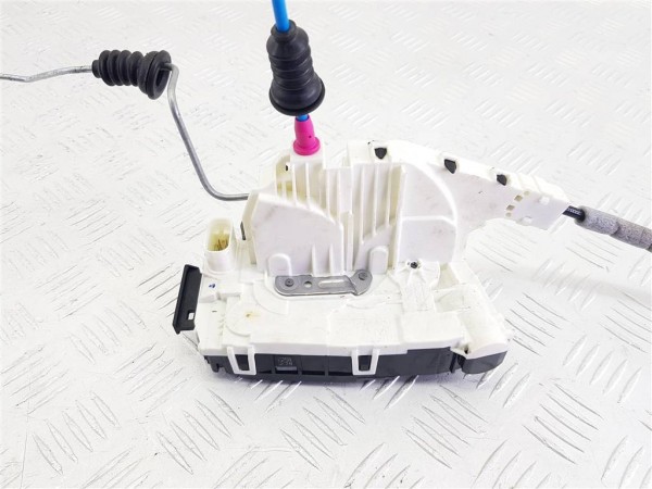 Замок двери задней правой mercedes gla x156