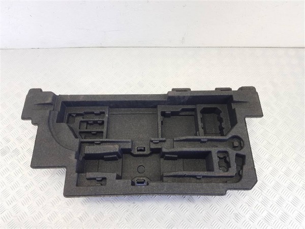 Вещевое отделение в багажнике lexus nx az20