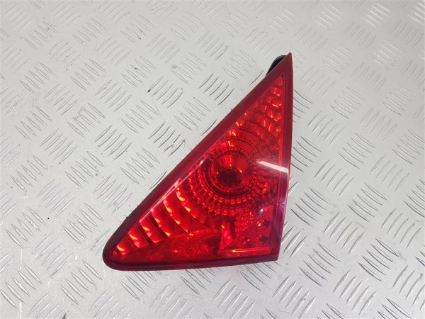 Фонарь крышки багажника правый peugeot 3008