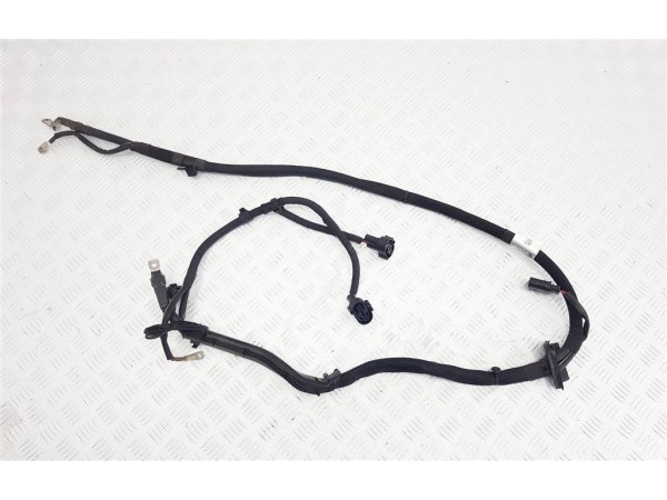 Плюсовой провод аккумулятора porsche macan