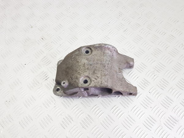 Кронштейн двигателя mercedes gla x156