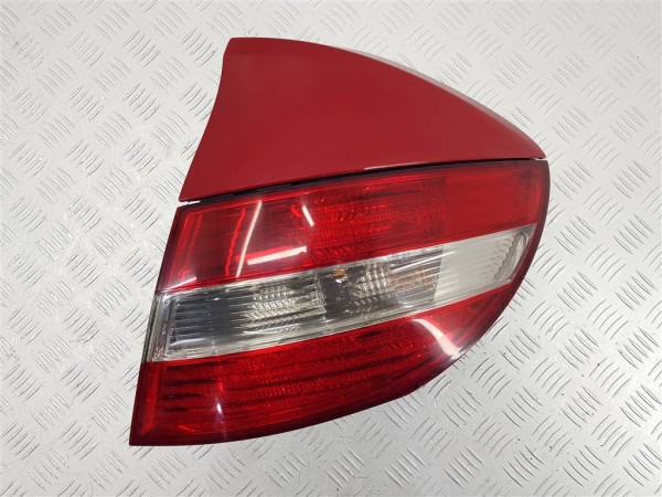 Фонарь задний правый mercedes clc