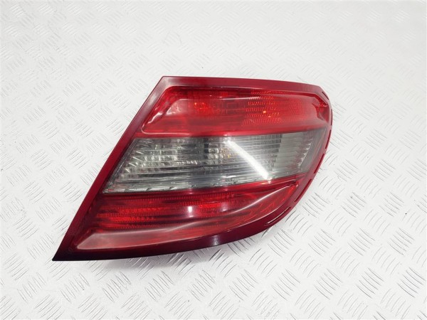 Фонарь задний правый mercedes c w204