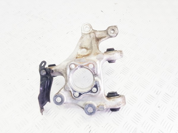 Кулак задний правый lexus nx az20