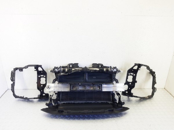 Передняя панель крепления облицовки (телевизор) porsche macan