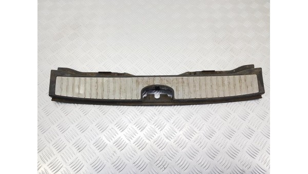 Накладка внутренняя на заднюю панель кузова (багажника) opel signum