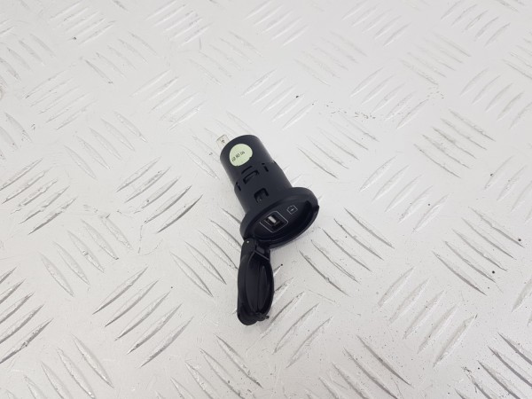 Разъем AUX / USB kia stinger