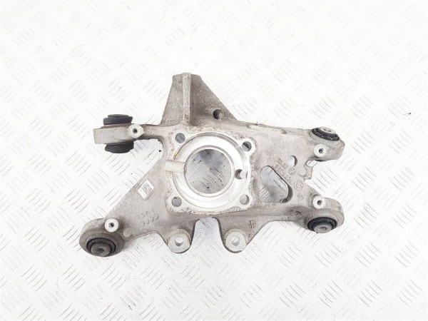 Кулак задний правый bmw i8