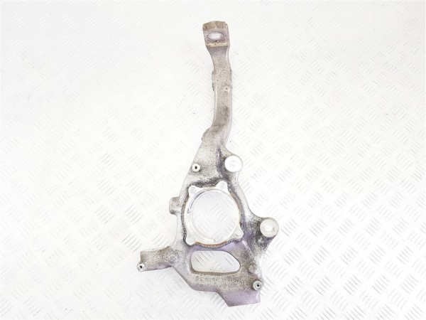 Кулак поворотный левый mercedes glc x253