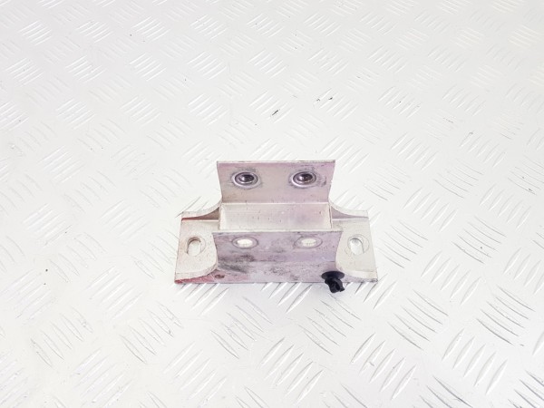 Кронштейн радиатора mercedes e w214