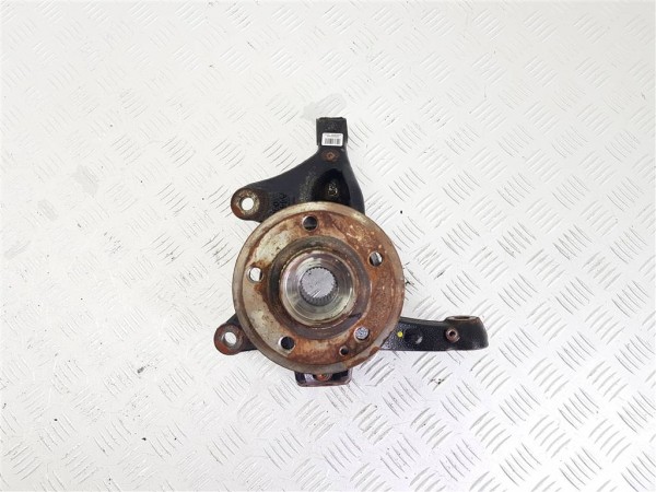 Кулак поворотный правый mercedes v w447