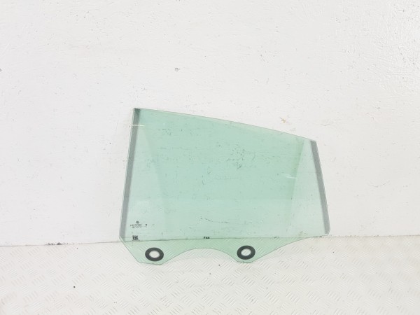 Стекло двери задней левой bmw 2 f44