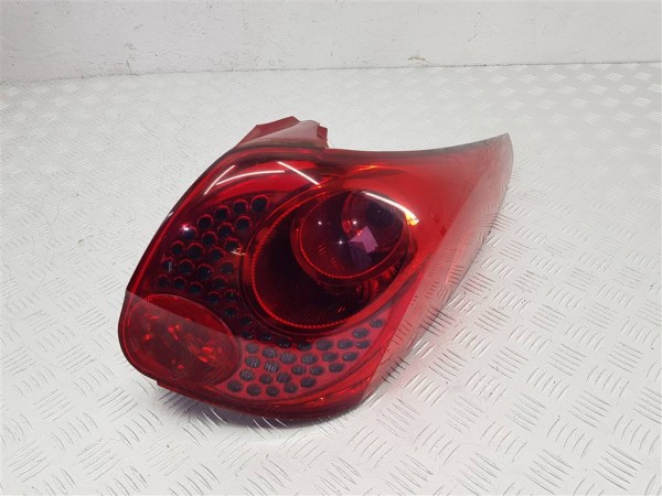 Фонарь задний правый peugeot 207