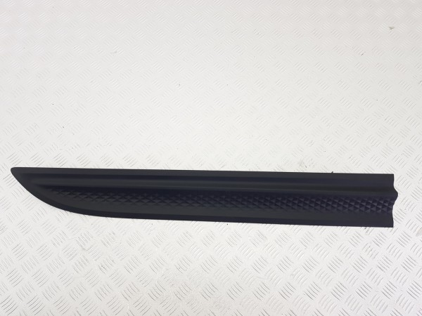 Молдинг двери передней правой porsche macan