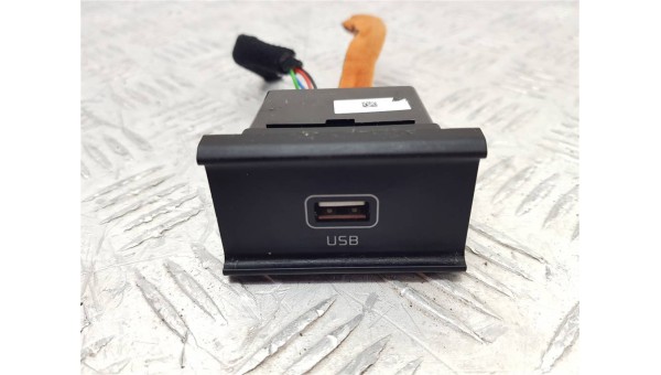 Разъем AUX / USB kia sportage