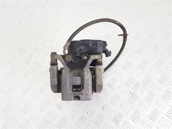 Суппорт задний правый lexus nx az20